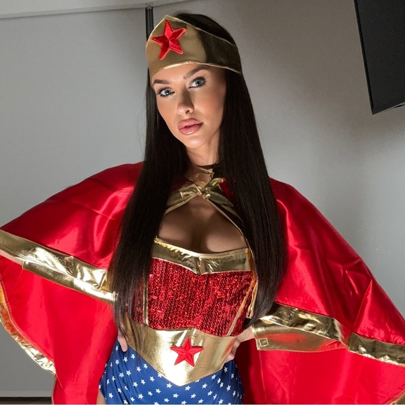 Wonder Woman costume - Picture 2 of 2